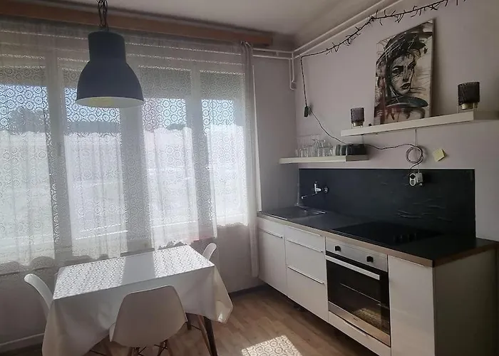 Cosy 2 With Vibe, For Up To 4